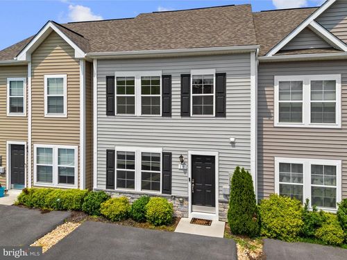 19 Loblolly Dr, BUNKER HILL, WV, 25413-2203 | Card Image