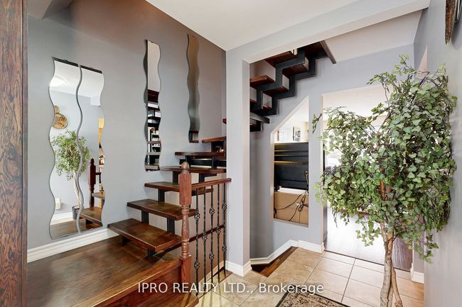 238 Royal Salisbury Way, House attached with 3 bedrooms, 2 bathrooms and 3 parking in Brampton ON | Image 6