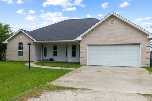 931 Broadway, Winnie, TX, 77665-7733 | Card Image