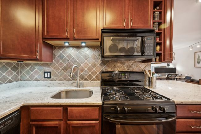 APT-811 - 3900 N Pine Grove Ave, Condo with 1 bedrooms, 1 bathrooms and 1 parking in CHICAGO IL | Image 11
