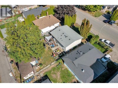 2262 Aberdeen St, House other with 3 bedrooms, 2 bathrooms and 1 parking in Kelowna BC | Image 3