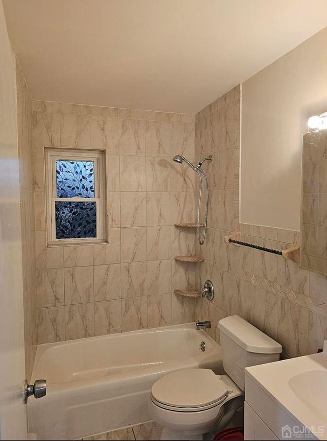 32 Woodedge Ave, Townhouse with 2 bedrooms, 1 bathrooms and null parking in Edison NJ | Image 7