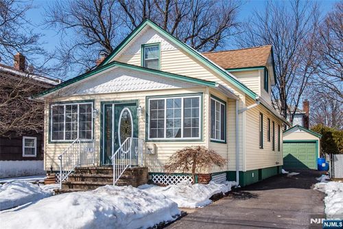 18 Johnson St, Clifton, NJ, 07014-1516 | Card Image