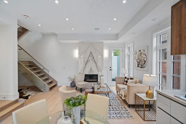 1204 Avenue Rd, House attached with 3 bedrooms, 3 bathrooms and null parking in Toronto ON | Image 4