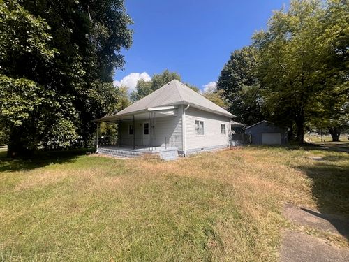 300 N Maltby St, Waynesville, IL, 61778-9592 | Card Image