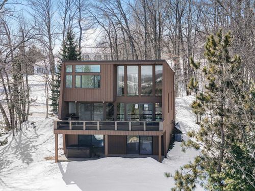 10570 Snowcrest Ct, Traverse City, MI, 49684-7528 | Card Image