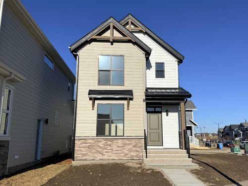 135 Magnolia Street Se, Calgary, AB, T3M4C7 | Card Image