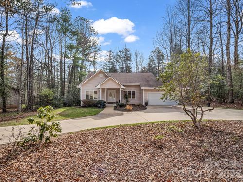 5 Hearthstone Ln, Flat Rock, NC, 28731-8710 | Card Image