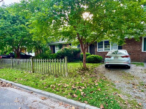 102 N Meade St, Greenville, NC, 27858-2121 | Card Image