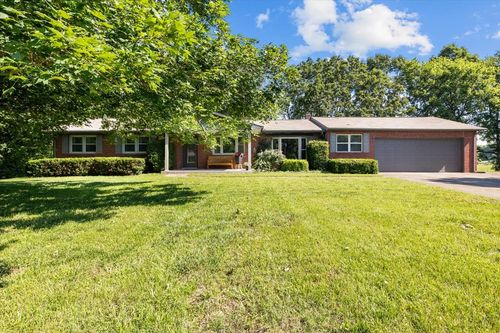555 Lakeview Cir, Tennessee Ridge, TN, 37178-5109 | Card Image
