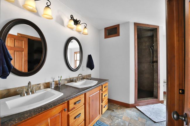 Main Floor Primary Bathroom | Image 21