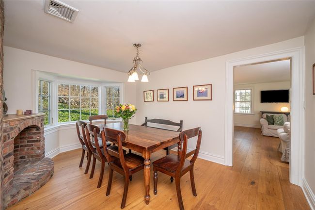 Dining Room with Bay Window | Image 11