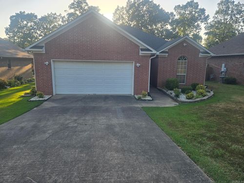 66 Garden Oaks Dr, Maumelle, AR, 72113-6861 | Card Image