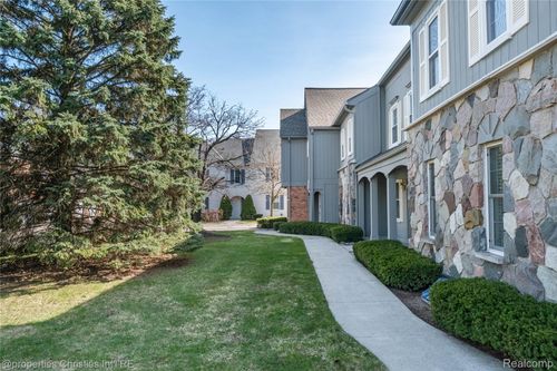 1695 Huntington Park, Rochester Hills, MI, 48309-2209 | Card Image