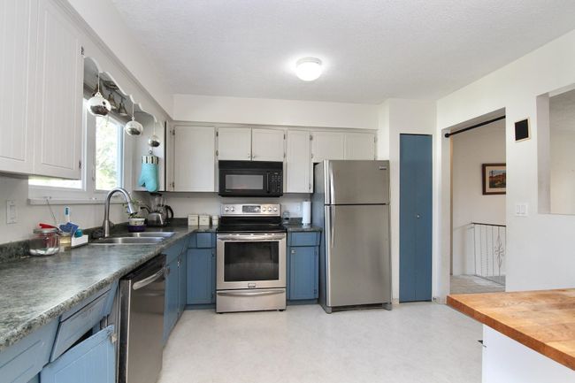 7568 Lee Street, House other with 4 bedrooms, 1 bathrooms and 6 parking in Mission BC | Image 2