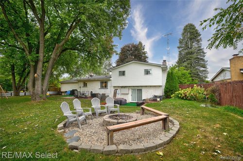 1423 Butcher Rd, Fenton, MI, 48430-1205 | Card Image