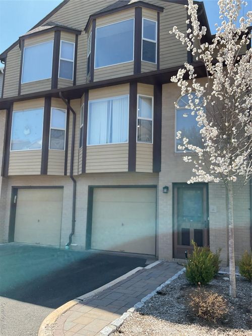 13 Nottingham Ct, Nanuet, NY, 10954-3847 | Card Image