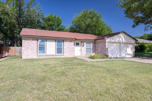 5709 Denise Dr, Haltom City, TX, 76148-3714 | Card Image