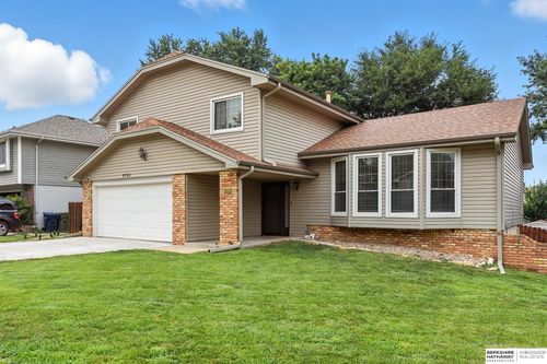 3722 Falcon Dr, Bellevue, NE, 68123-2250 | Card Image