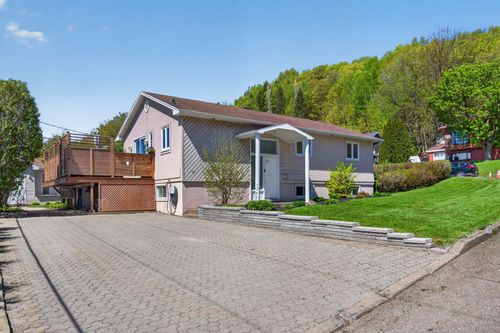110 Rue Du Piedmont, House with 3 bedrooms, 1 bathrooms and null parking in Boischatel QC | Card Image
