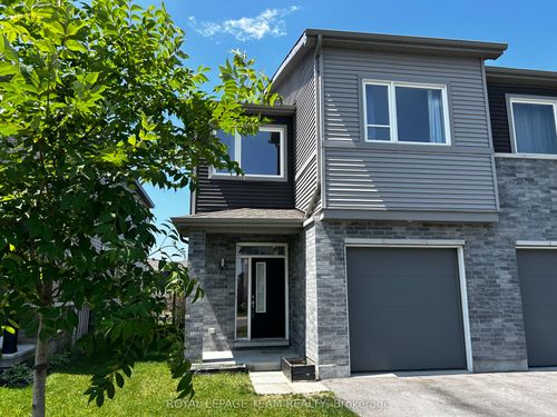 72 Riddell St, Carleton Place, ON, K7C0J8 | Card Image