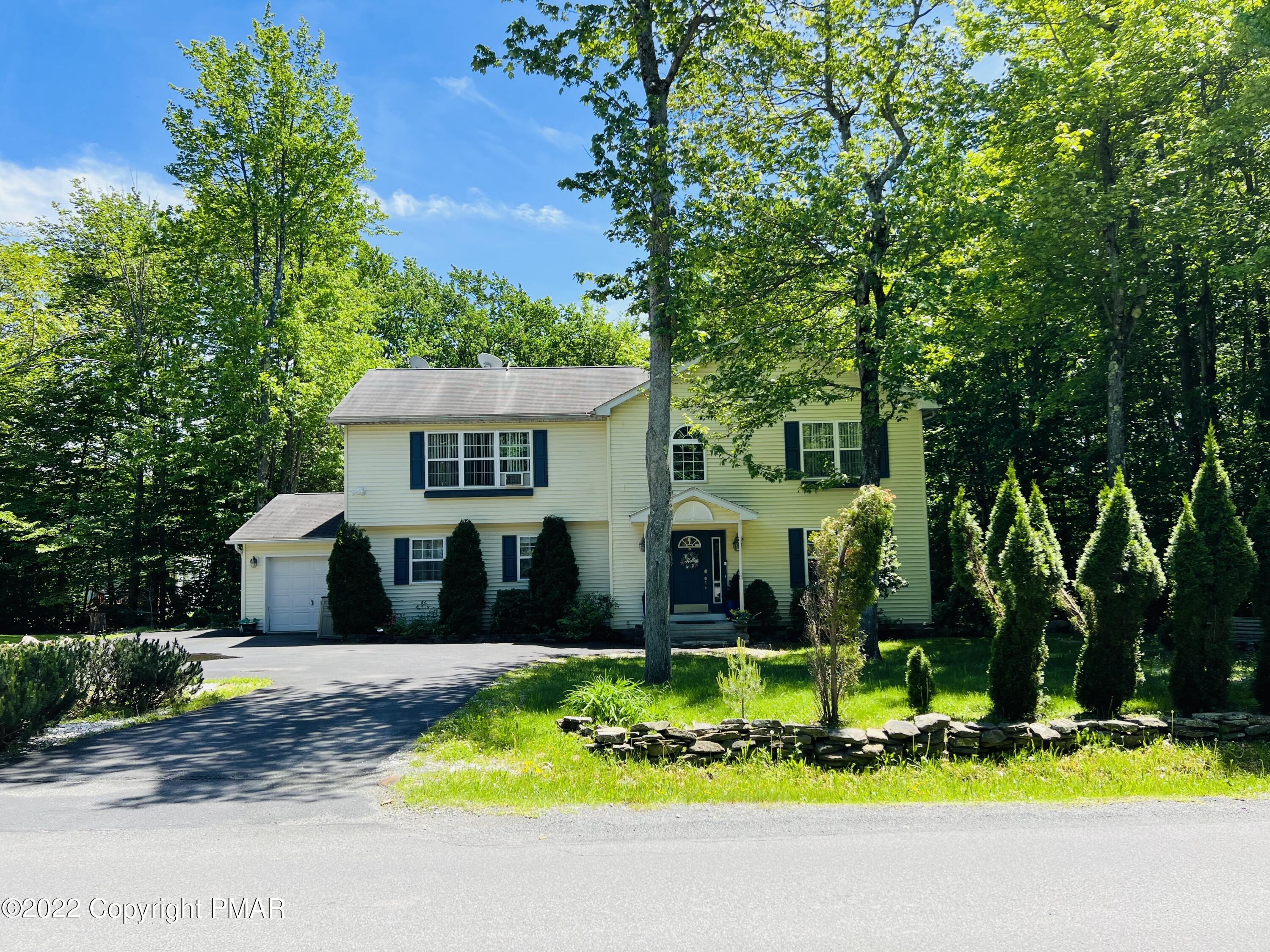 Seven Nations Dr, Tobyhanna, PA 18466