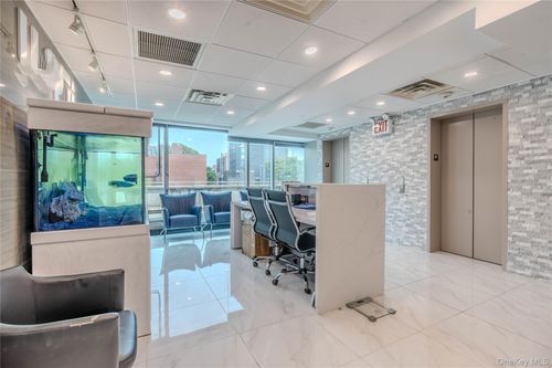 6n-36 Main St, Flushing, NY, 11354-6549 | Card Image