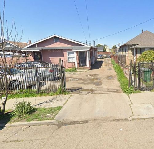 1467 74th Ave, Oakland, CA, 94621-2821 | Card Image