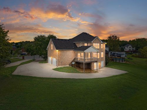 1013 Fox Hollow Pl, Adams, TN, 37010-9177 | Card Image