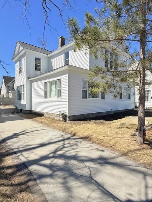 609 Lake Blvd Ne, Bemidji, MN, 56601-3918 | Card Image