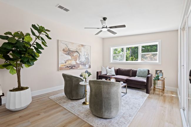 10528 Swallow Ln, House other with 3 bedrooms, 2 bathrooms and null parking in Dallas TX | Image 10