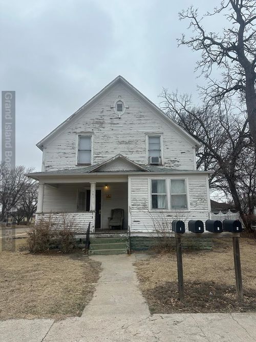 922 W Division, Grand Island, NE, 68801 | Card Image