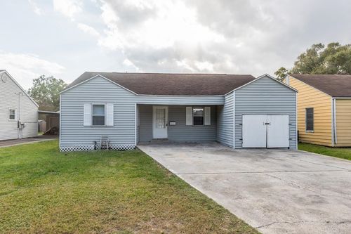 3739 Stuart Ave, Groves, TX, 77619-5815 | Card Image