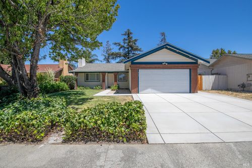 519 Crested Dr, Suisun City, CA, 94585-2928 | Card Image