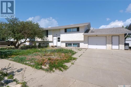 152 7 Ave, Central Butte, SK, S0H0S0 | Card Image