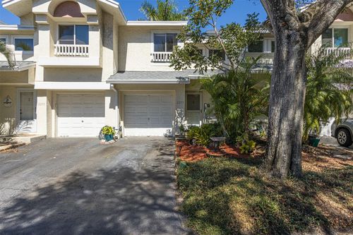 2253-2253 Discovery Cir W, Deerfield Beach, FL, 33442-1038 | Card Image
