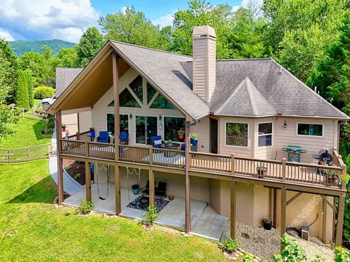 300 Deer Ridge Rd, Franklin, NC, 28734-1022 | Card Image