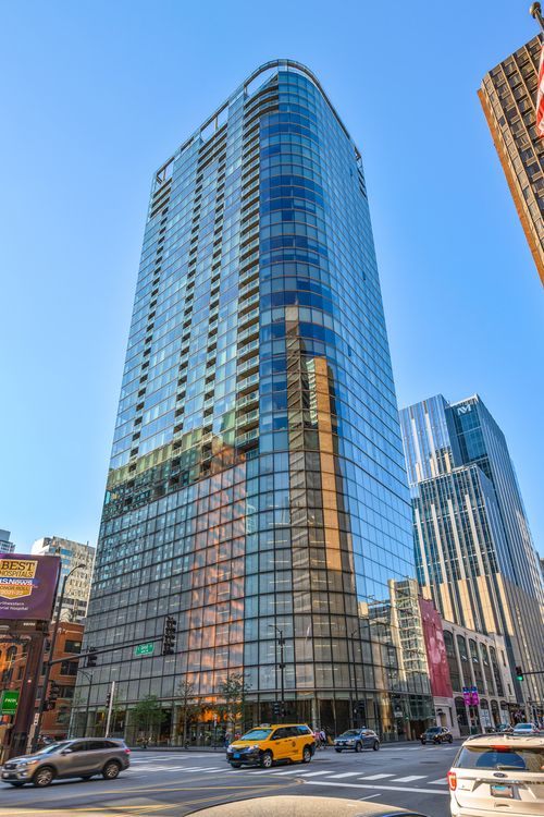 2107-600 N Fairbanks Ct, Chicago, IL, 60611-5850 | Card Image