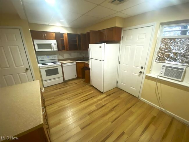 APT-38 - 201 Burton Dr, Condo with 2 bedrooms, 1 bathrooms and null parking in Cadiz OH | Image 5