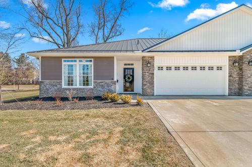 25 Hillsdale Commons Dr, Hillsdale, MI, 49242-1769 | Card Image