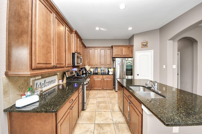 6810 Hunters Trace Ln, House other with 3 bedrooms, 3 bathrooms and 2 parking in Baytown TX | Image 13