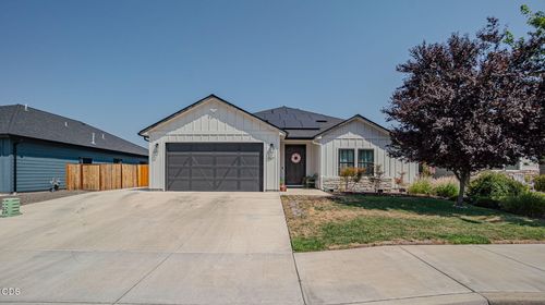 967 Arrowhead Trl, Eagle Point, OR, 97524-8615 | Card Image