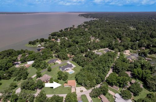 268 Lake Dr, Onalaska, TX, 77360-5142 | Card Image