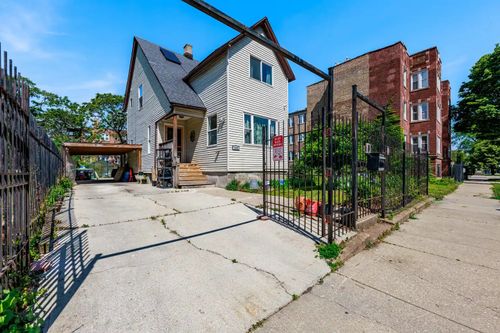 7412 S Phillips Ave, Chicago, IL, 60649-3972 | Card Image