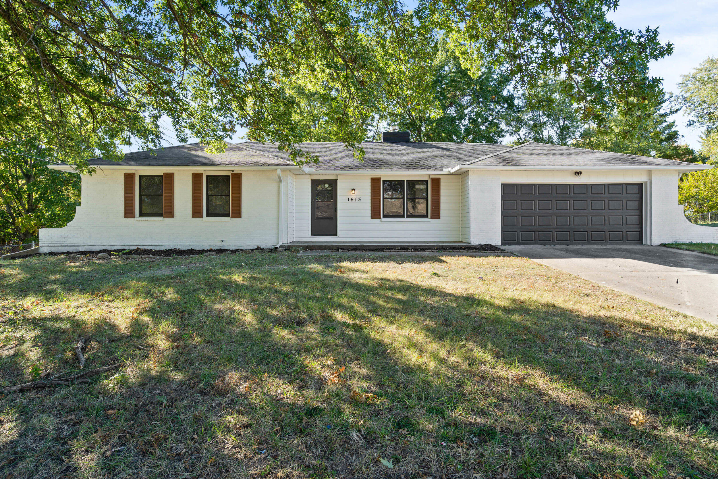1513 S Waterford Dr, For Sale in COLUMBIA Zoocasa