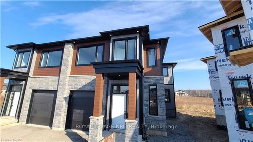lower-7386 Splendour Dr, Niagara Falls, ON, L2H3V7 | Card Image
