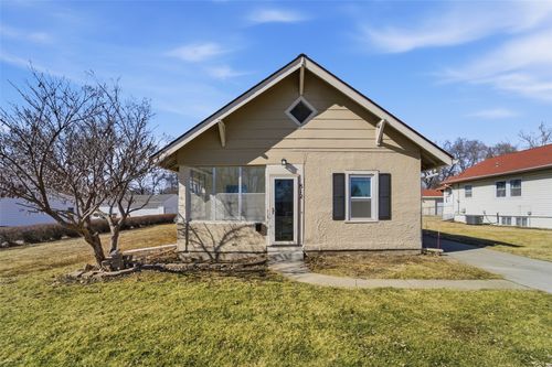 812 9th St, West Des Moines, IA, 50265-3644 | Card Image