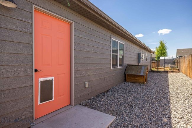 Doogie door access from the garage into the dog run. | Image 4