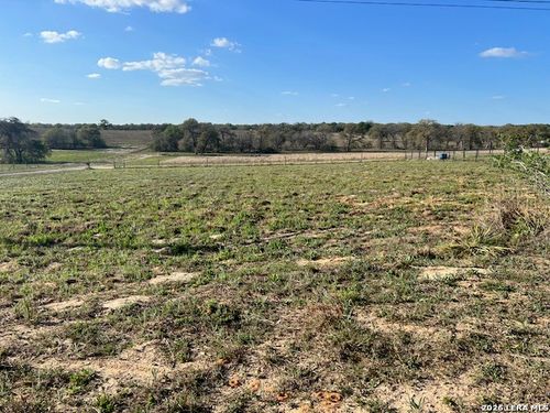 701 Sunrise Ln, La Vernia, TX, 78121-5112 | Card Image