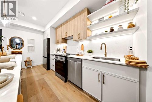 1850 80 St Sw, Calgary, AB, T3H3V9 | Card Image